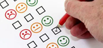 Questionario di soddisfazione con caselle e faccine